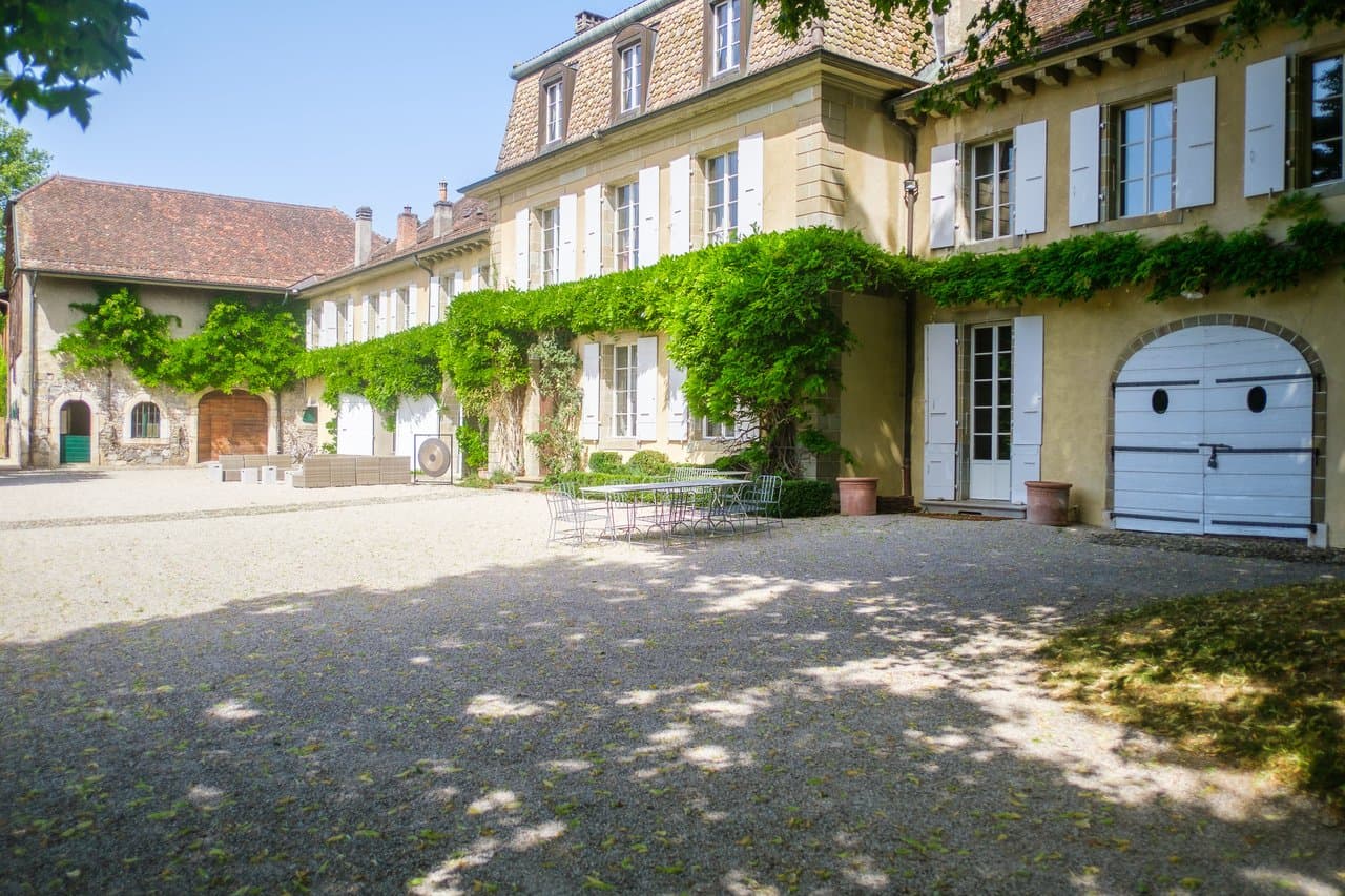 Historic 18th Century Château With Expansive Parkland Near Lausanne 5