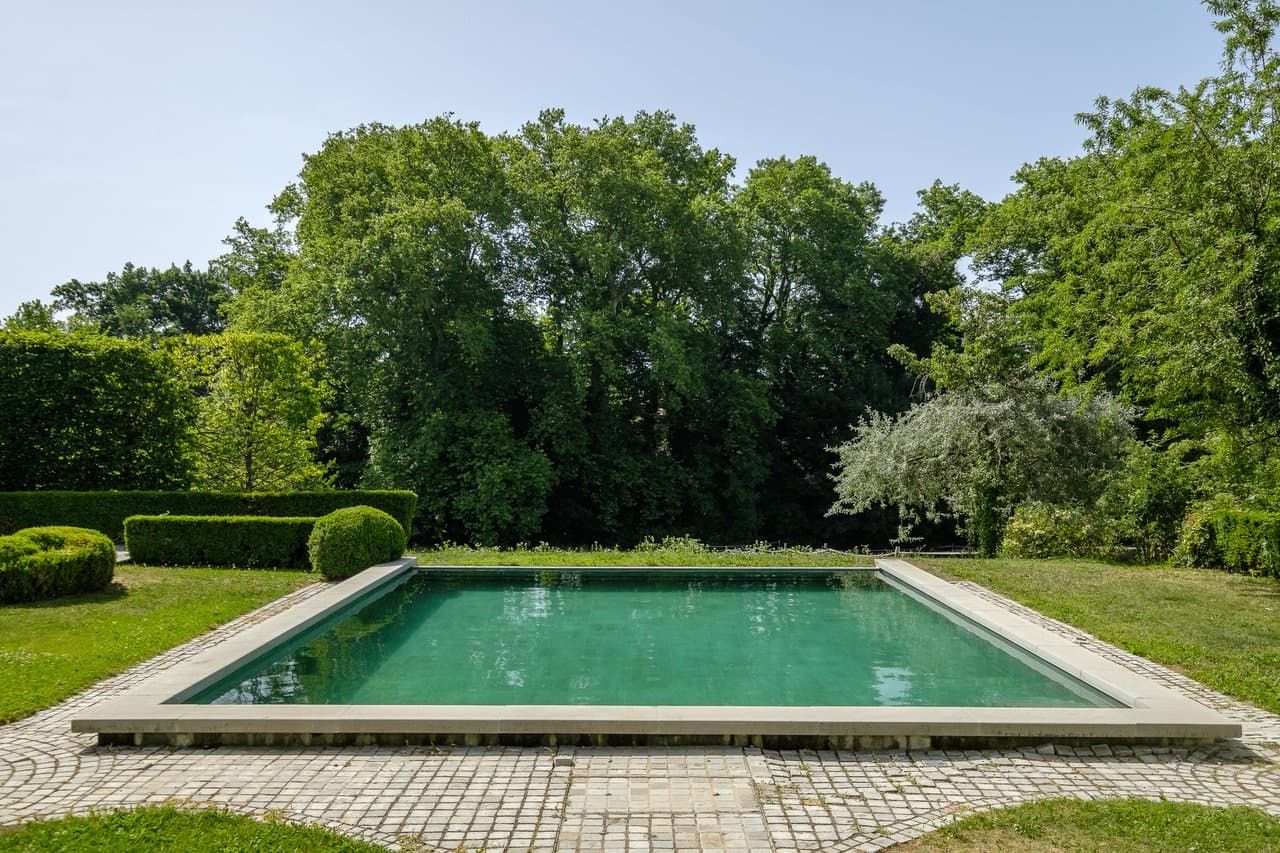 Historic 18th Century Château With Expansive Parkland Near Lausanne 2