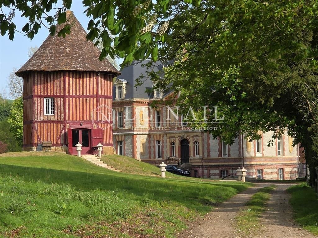 Magnificent Castle in Calvados with Holiday Cottages and Chapel 3