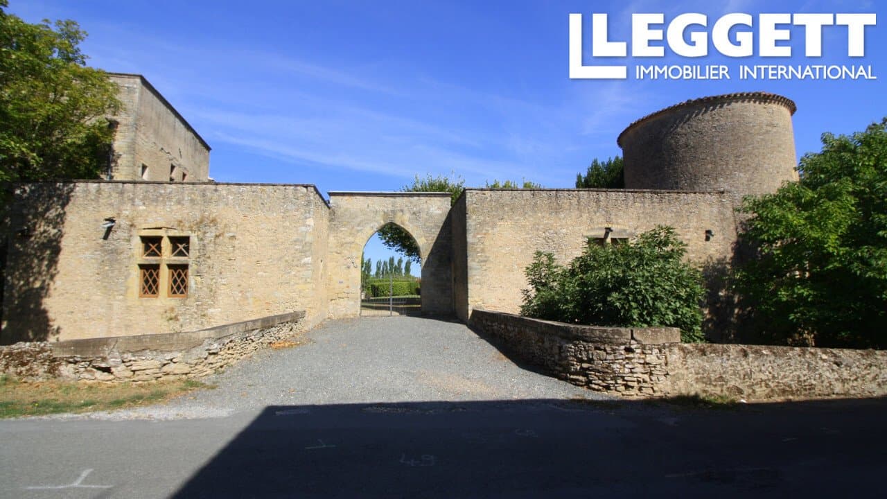 Stunning 13th Century Castle Fully Restored With 2 Hectares Of Land 4