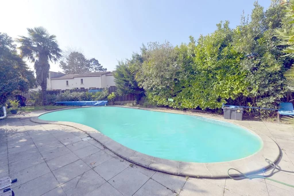 Château Near the Beach with Swimming Pool 3