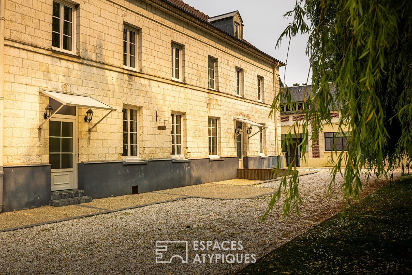 Magnificent 19th Century Castle With Event Venue And Heated Infinity Pool 4