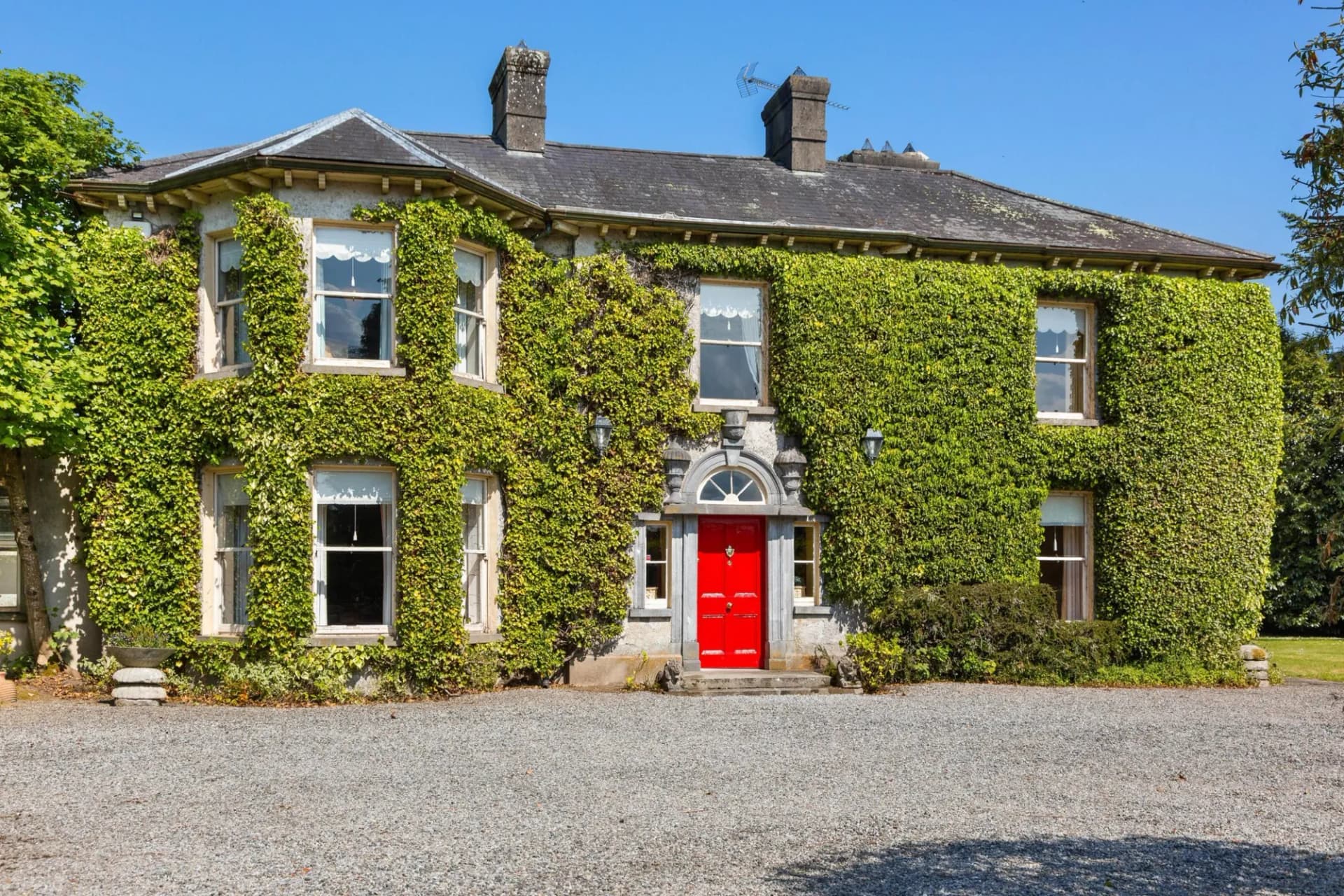 Elegant Georgian Residence on 12.22 Hectares with Equestrian Potential