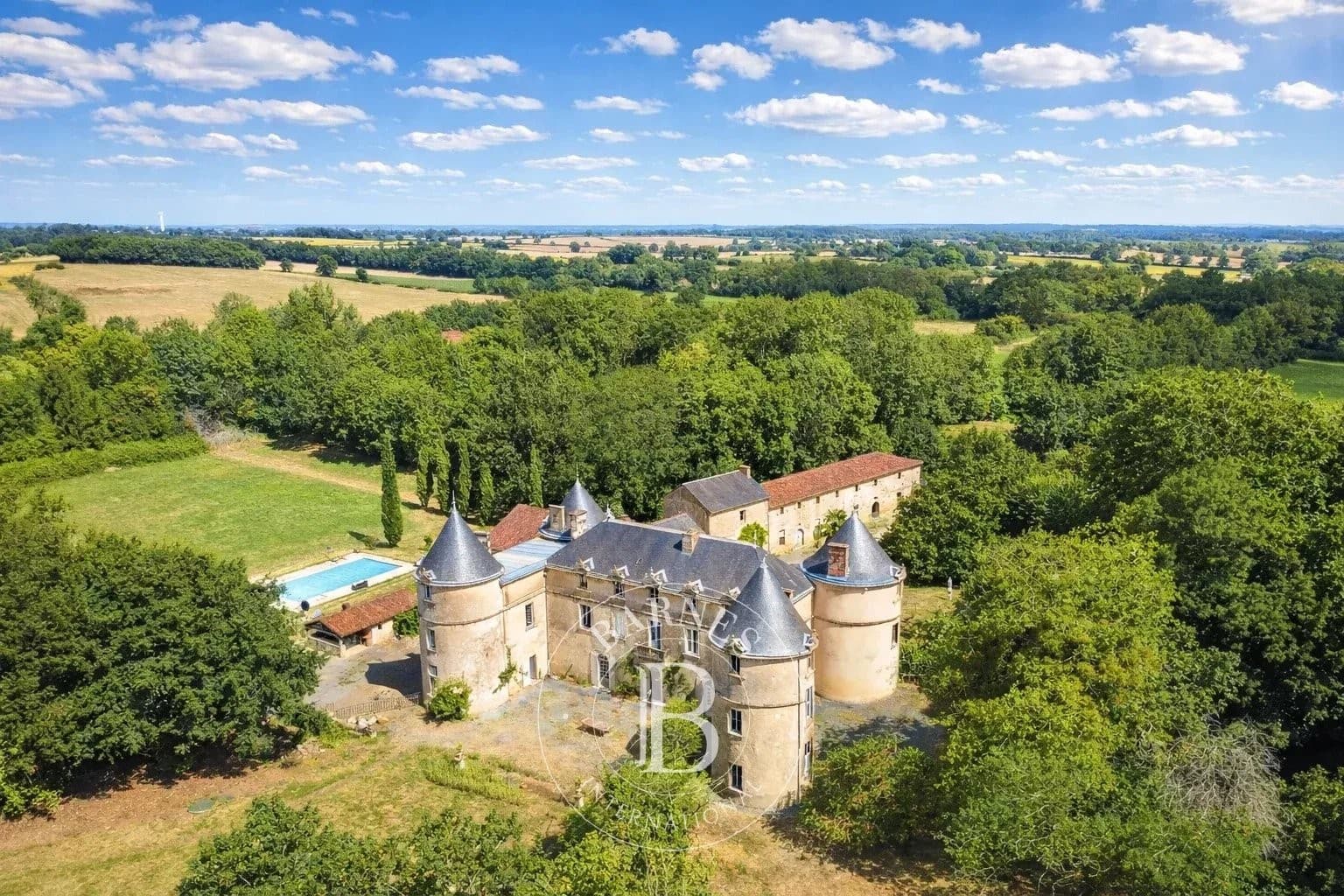 Historic 14th-15th Century Château Surrounded By 10 Hectares Of Parkland 3