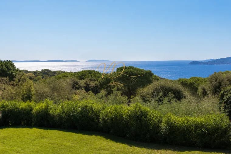Villa With Sea View in Gigaro 2