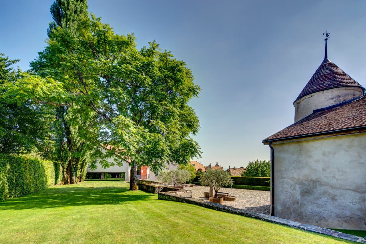 Stunning 13th Century Château With Vineyard Overlooking Lake Geneva 5