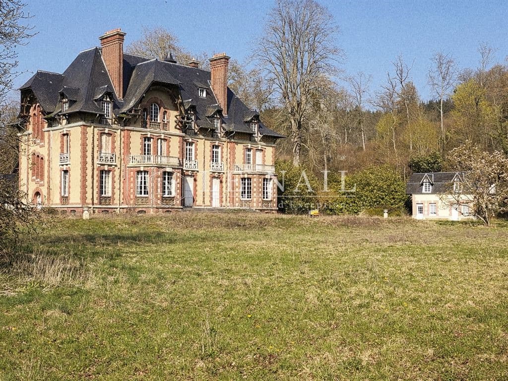 19th Century Château With Holiday Cottages And Scenic River Views 2