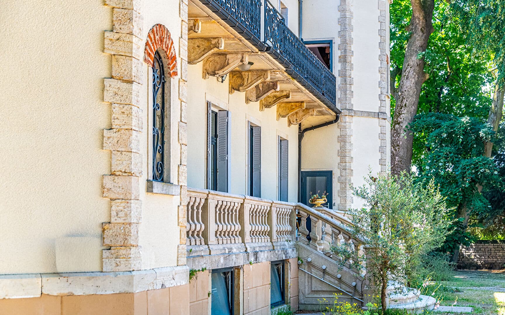 Elegant 19th Century Château with Contemporary Orangery and Historic Park 4