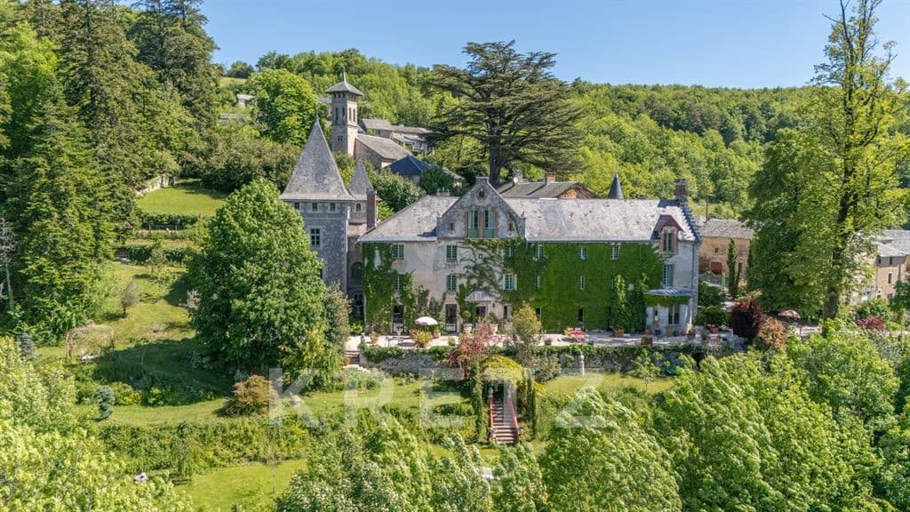 Elegant Château with Contemporary Style and Expansive Grounds