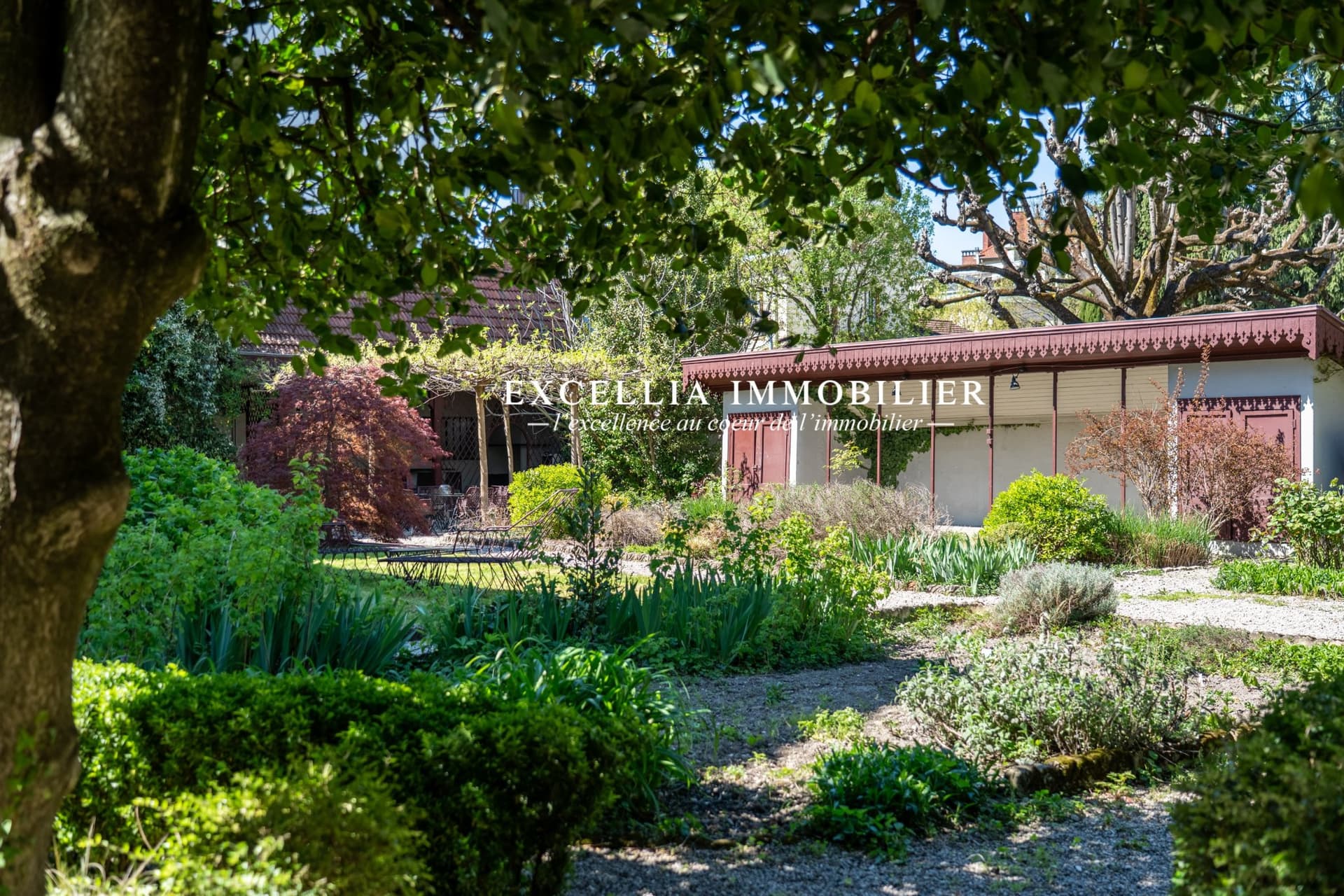 Elegant Property With 4 Bedrooms And Games Room In Central Grenoble 5