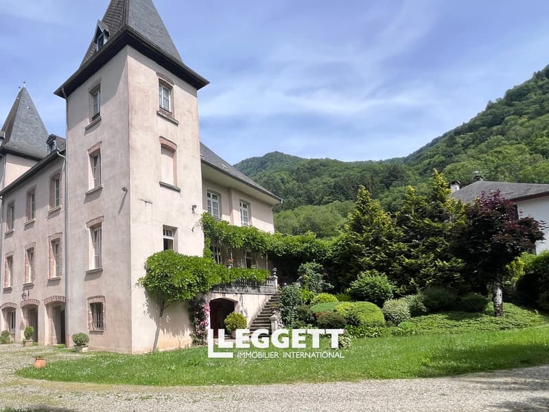 Stylish Château with Development Potential Near Albertville — Château for sale in Savoie, France