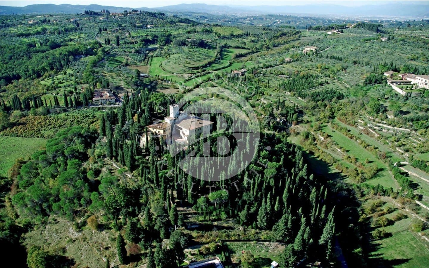 Historic Castle With Panoramic Views And Private Chapel In Tuscany 3