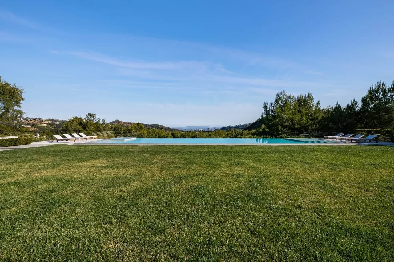 Exceptional Transitional Estate with Sweeping Views and Luxurious Amenities 2