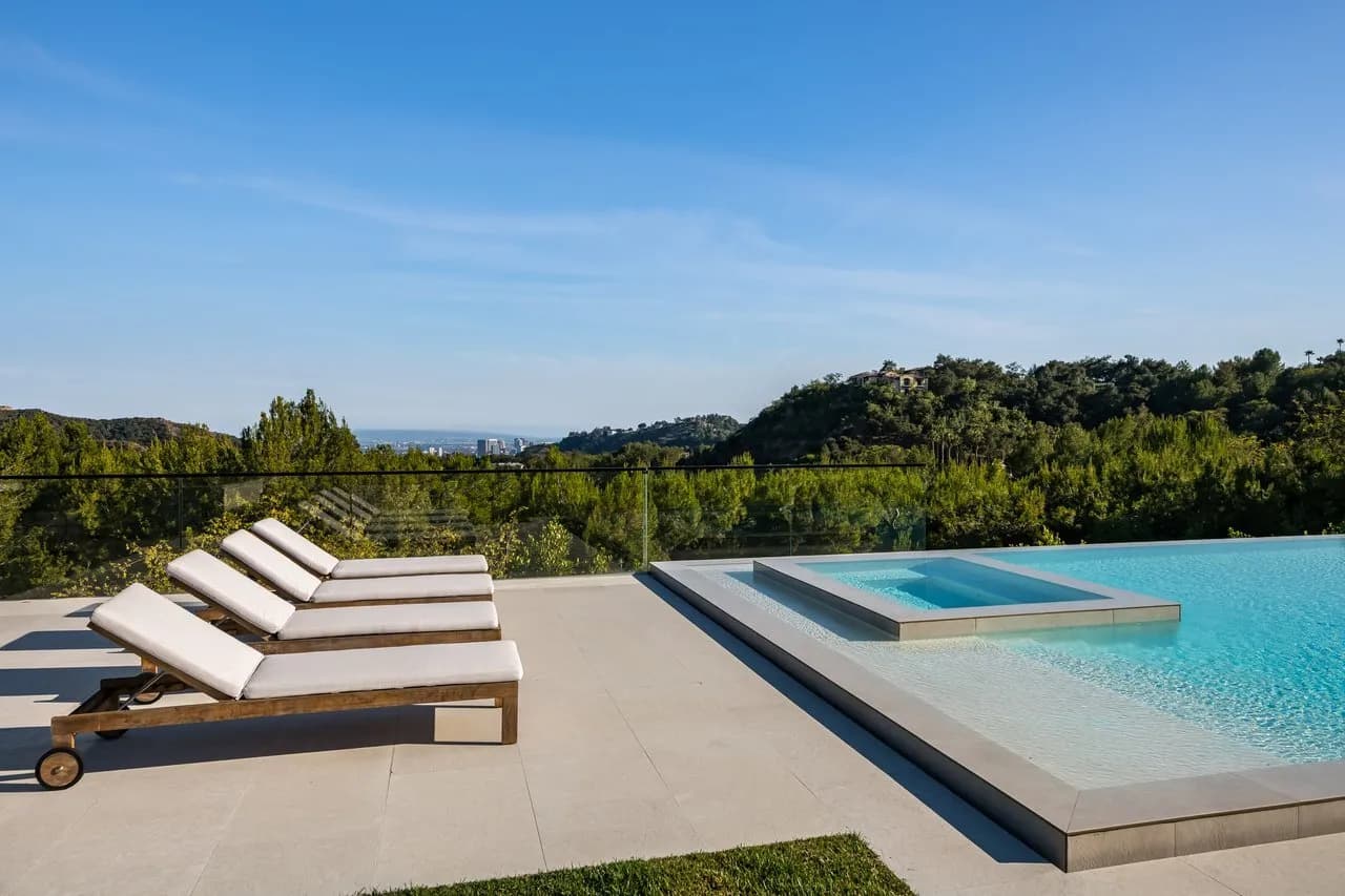 Exceptional Transitional Estate with Sweeping Views and Luxurious Amenities 3