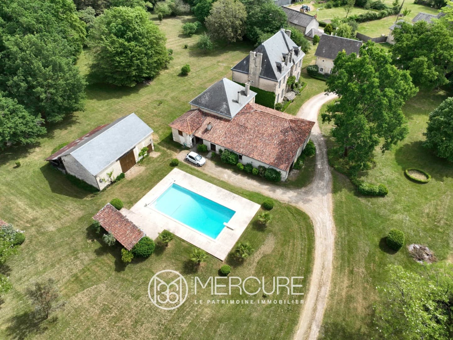 Charming 19th Century Castle With Guest House And Swimming Pool 5