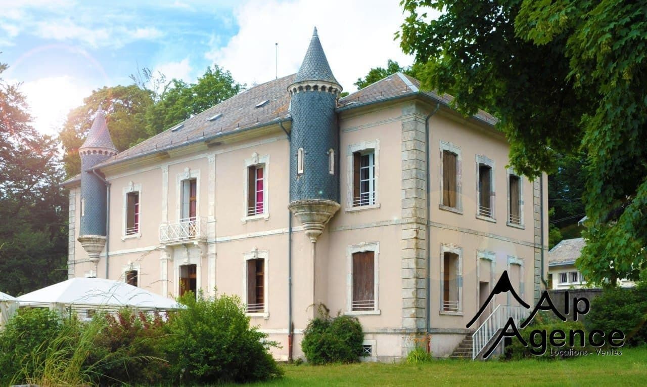 Exceptional Château With Extensive Grounds And Multiple Accommodations