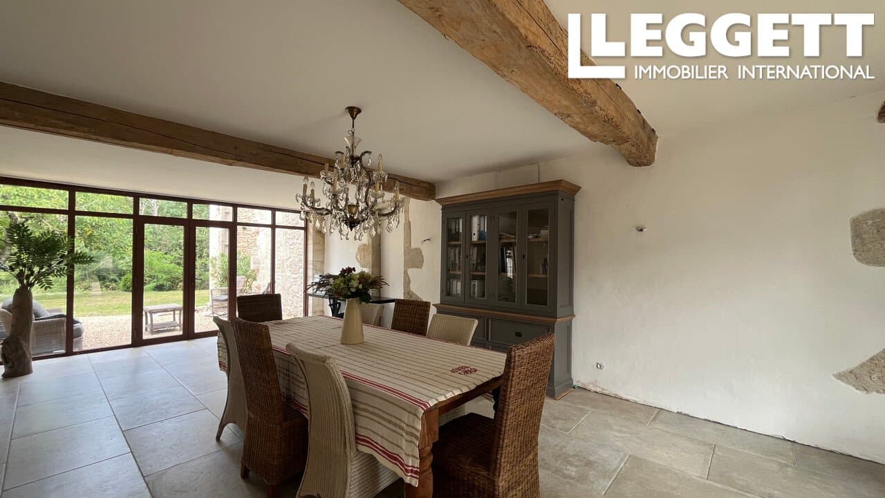 Charming Renovated Character Property In The Heart Of The Gironde Countryside 4