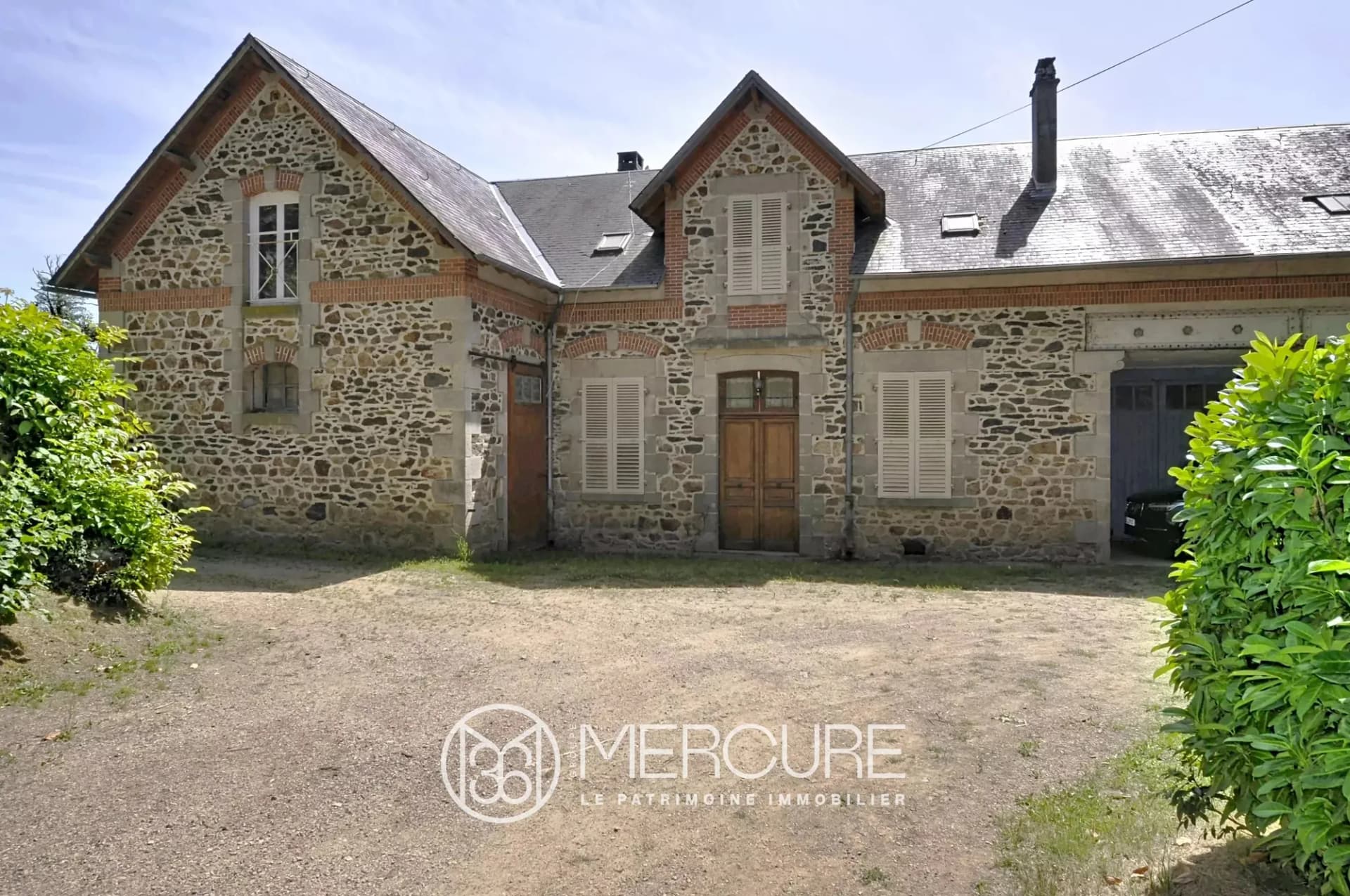 19th Century Castle With 15 Bedrooms And Swimming Pool 5