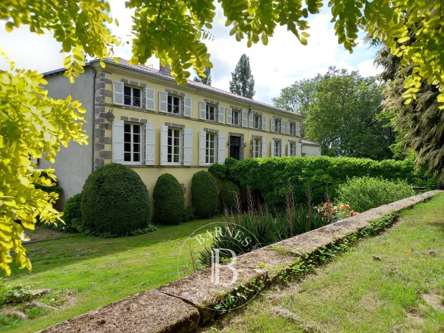 Château with 300 Sqm Living Space and 7 Bedrooms in a Serene Setting 2