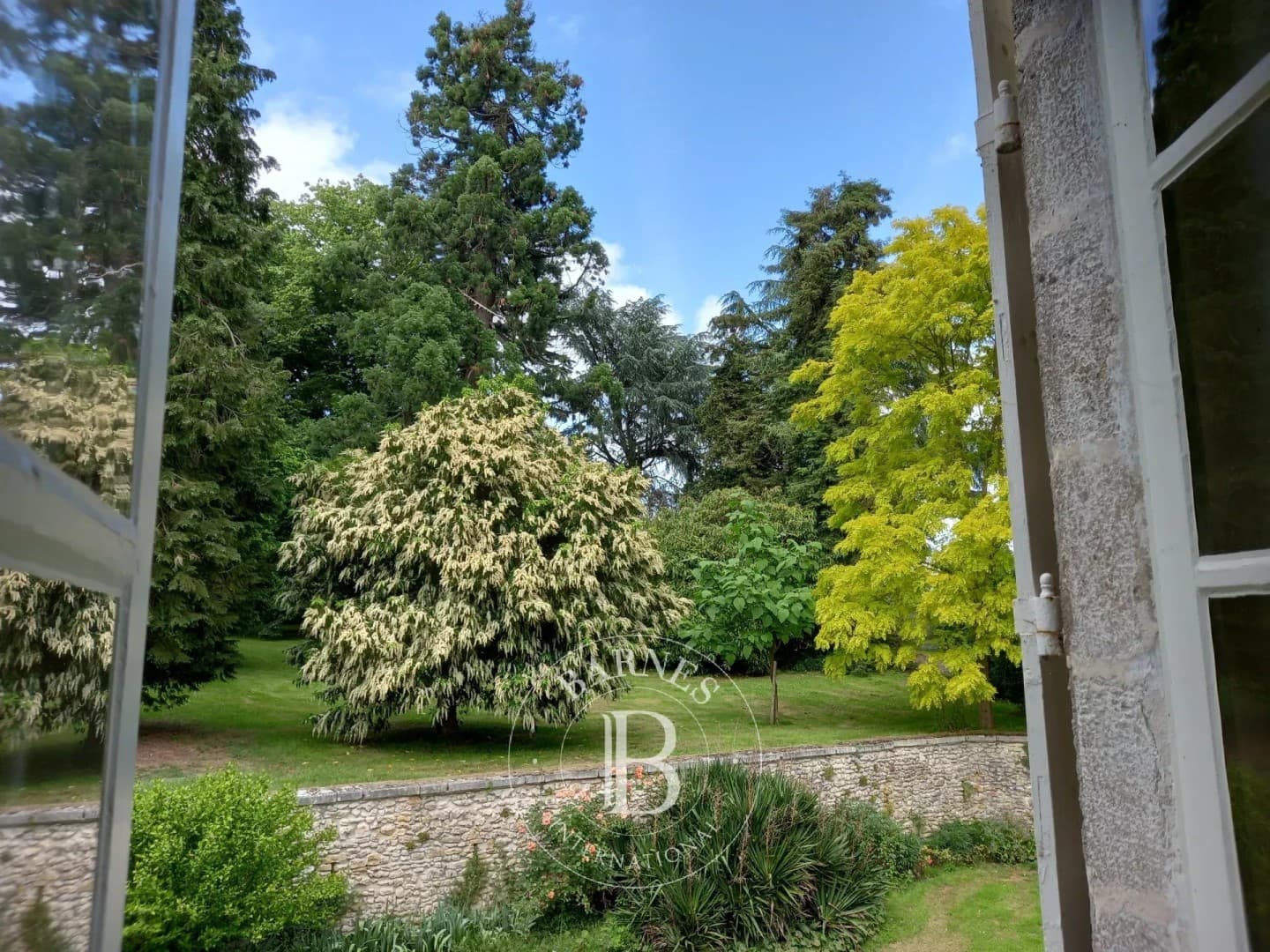 Château with 300 Sqm Living Space and 7 Bedrooms in a Serene Setting 4