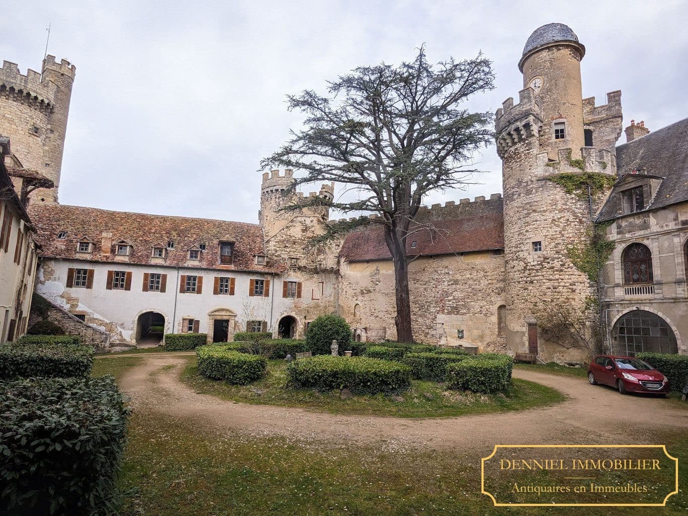 Historic Castle of Veauce with 8.3 Hectares and Stunning Views 5