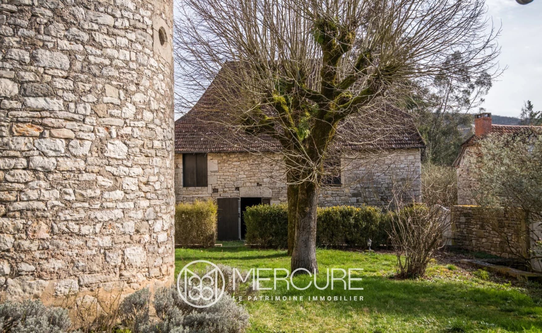 Elegant Château With 5 Bedrooms And Outdoor Swimming Pool 5