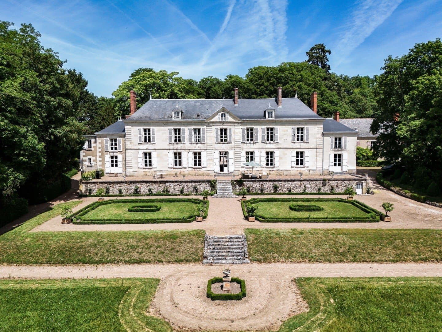 Elegant 18th Century Château With Extensive Outbuildings Near Château de Chenonceau — Château for sale in France