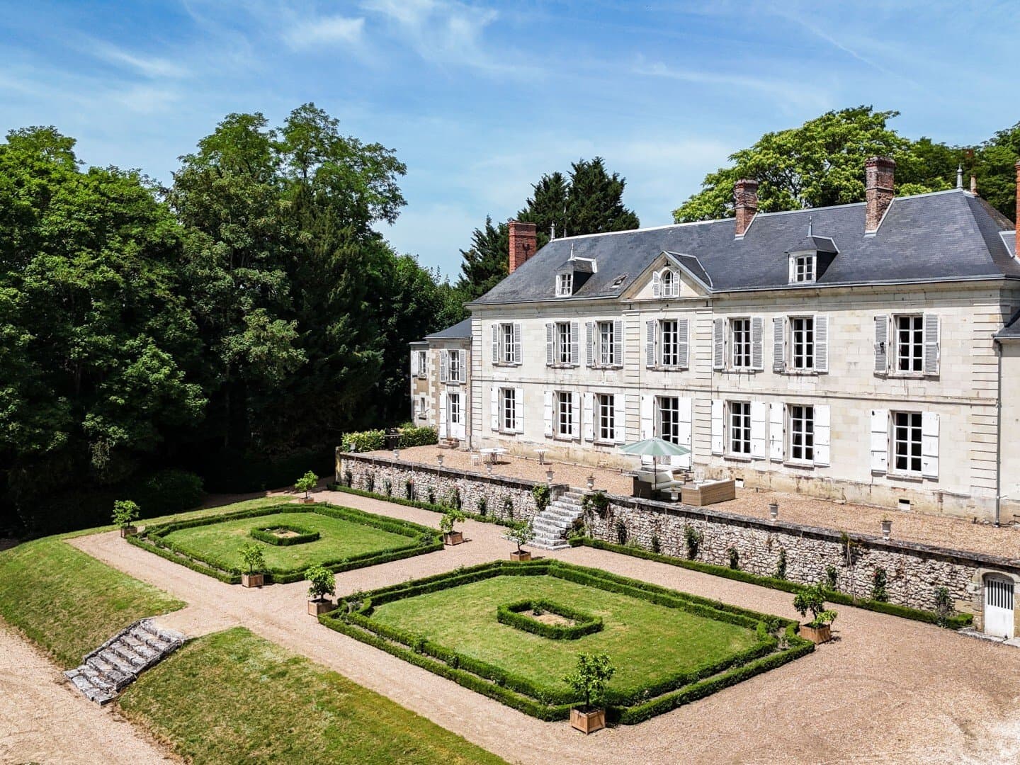 Elegant 18th Century Château With Extensive Outbuildings Near Château de Chenonceau 3