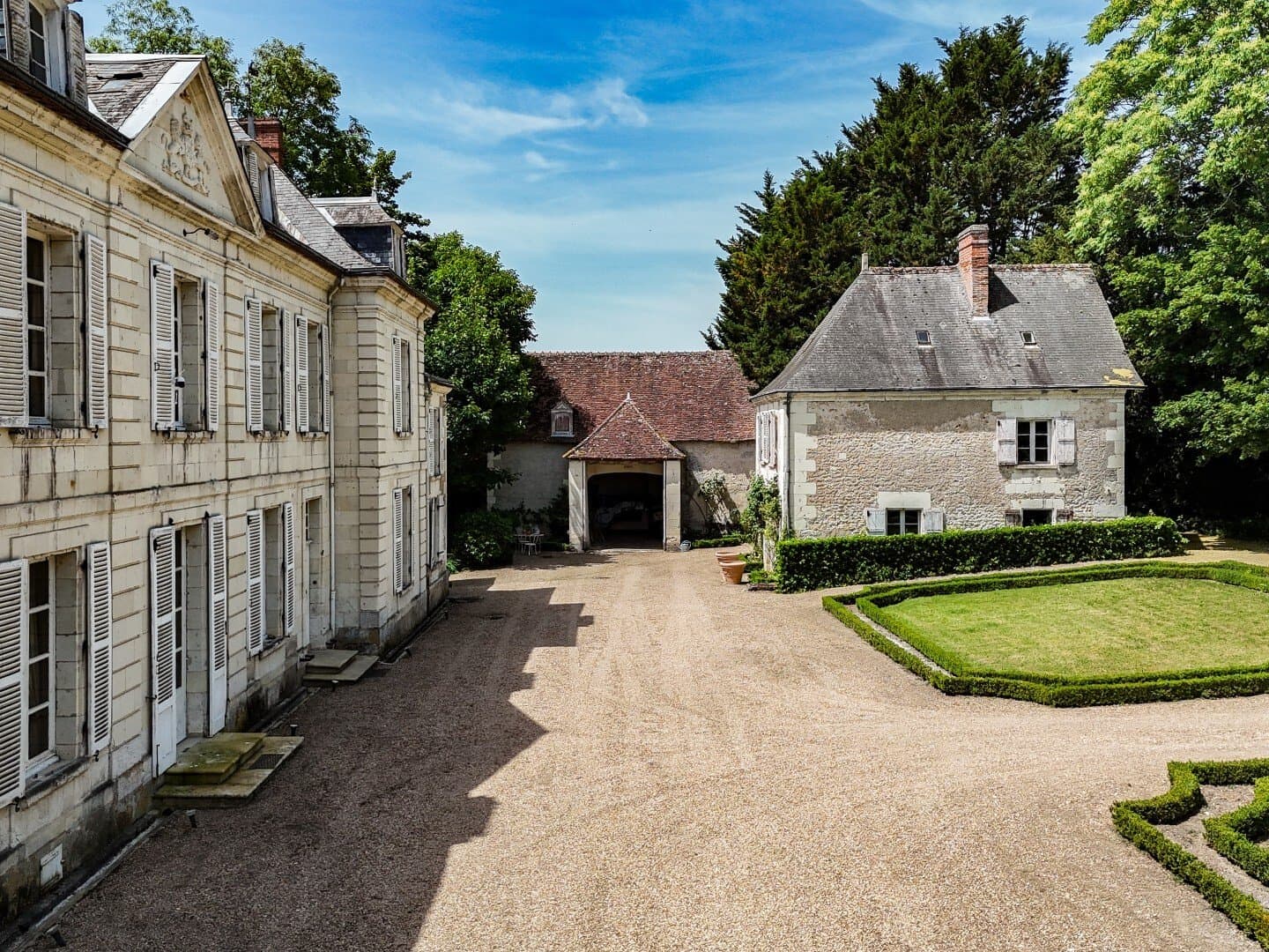 Elegant 18th Century Château With Extensive Outbuildings Near Château de Chenonceau 4