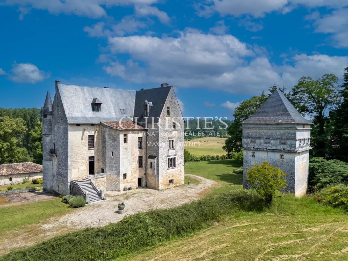 Historic 15th Century Château With Expansive Grounds — Château for sale in France