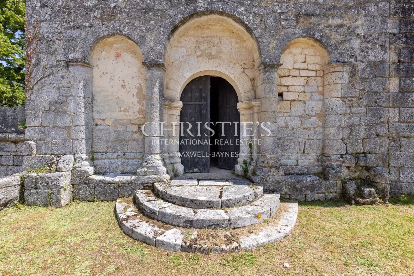 Historic 15th Century Château With Expansive Grounds 2