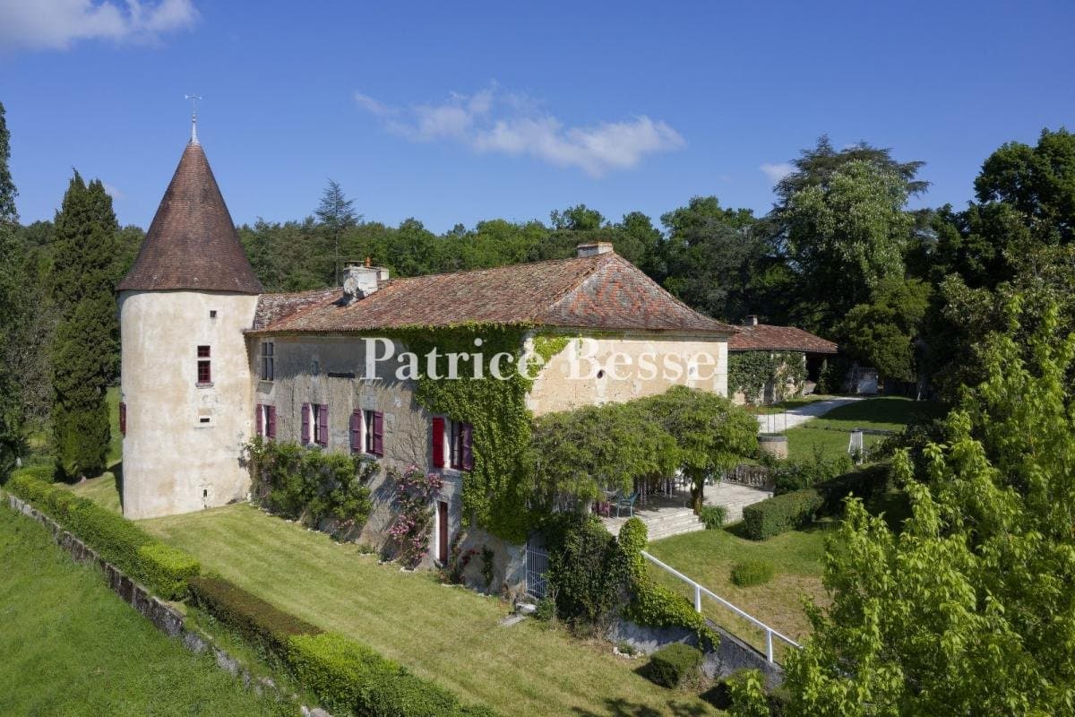 Historic Castle With 360° Views Set In 34 Hectares Of Parkland