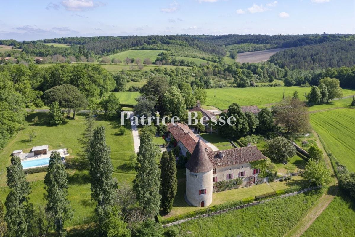Historic Castle With 360° Views Set In 34 Hectares Of Parkland 5