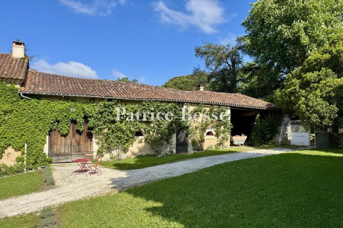 Historic Castle With 360° Views Set In 34 Hectares Of Parkland 3