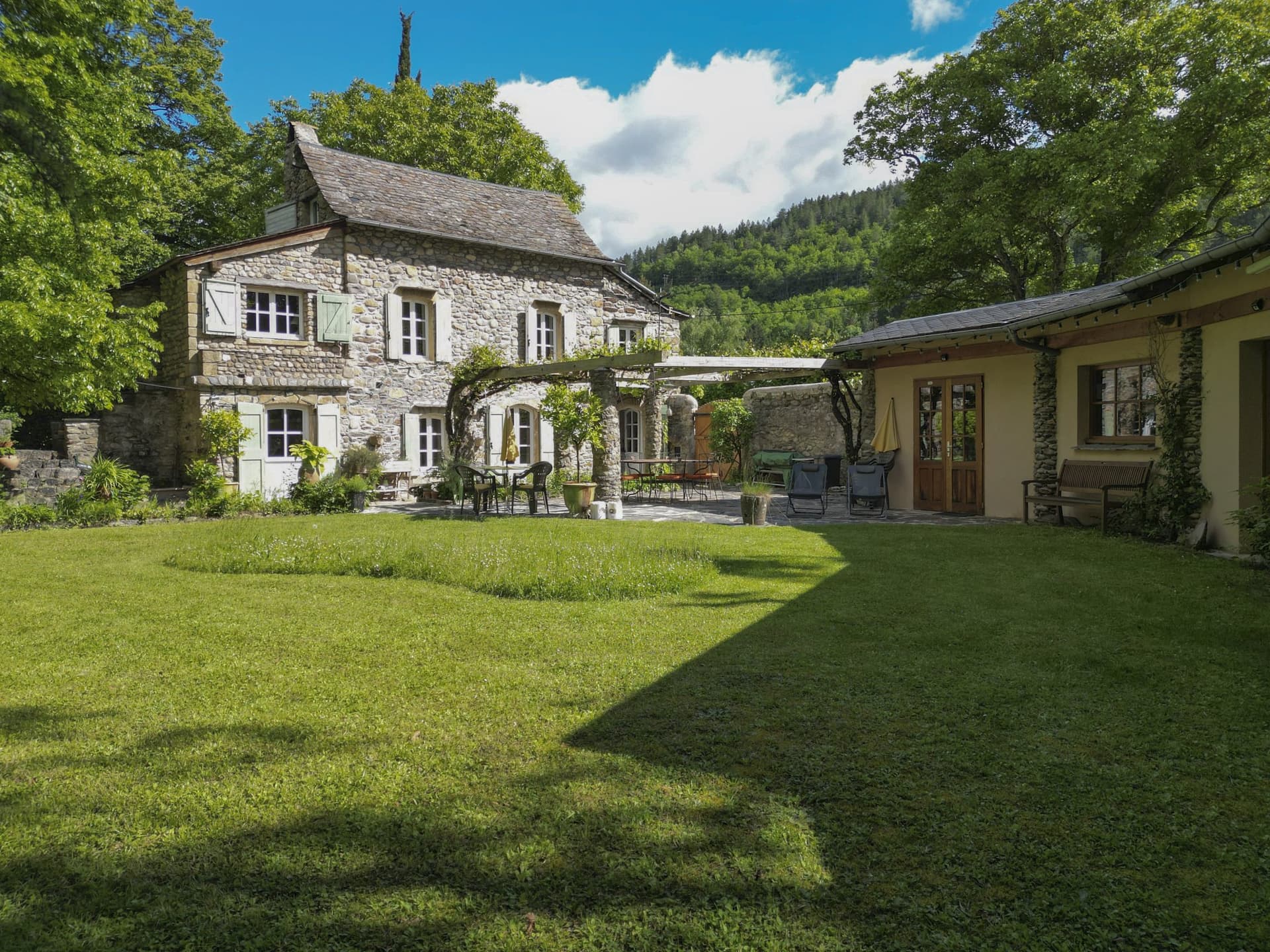 Château with Guesthouse and Pool in a 5355 M² Wooded Park 3