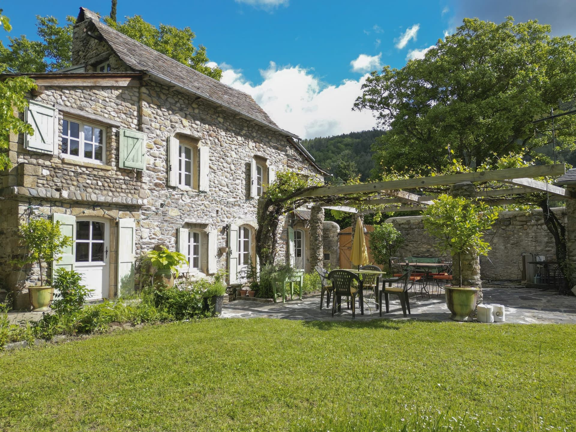 Château with Guesthouse and Pool in a 5355 M² Wooded Park 4
