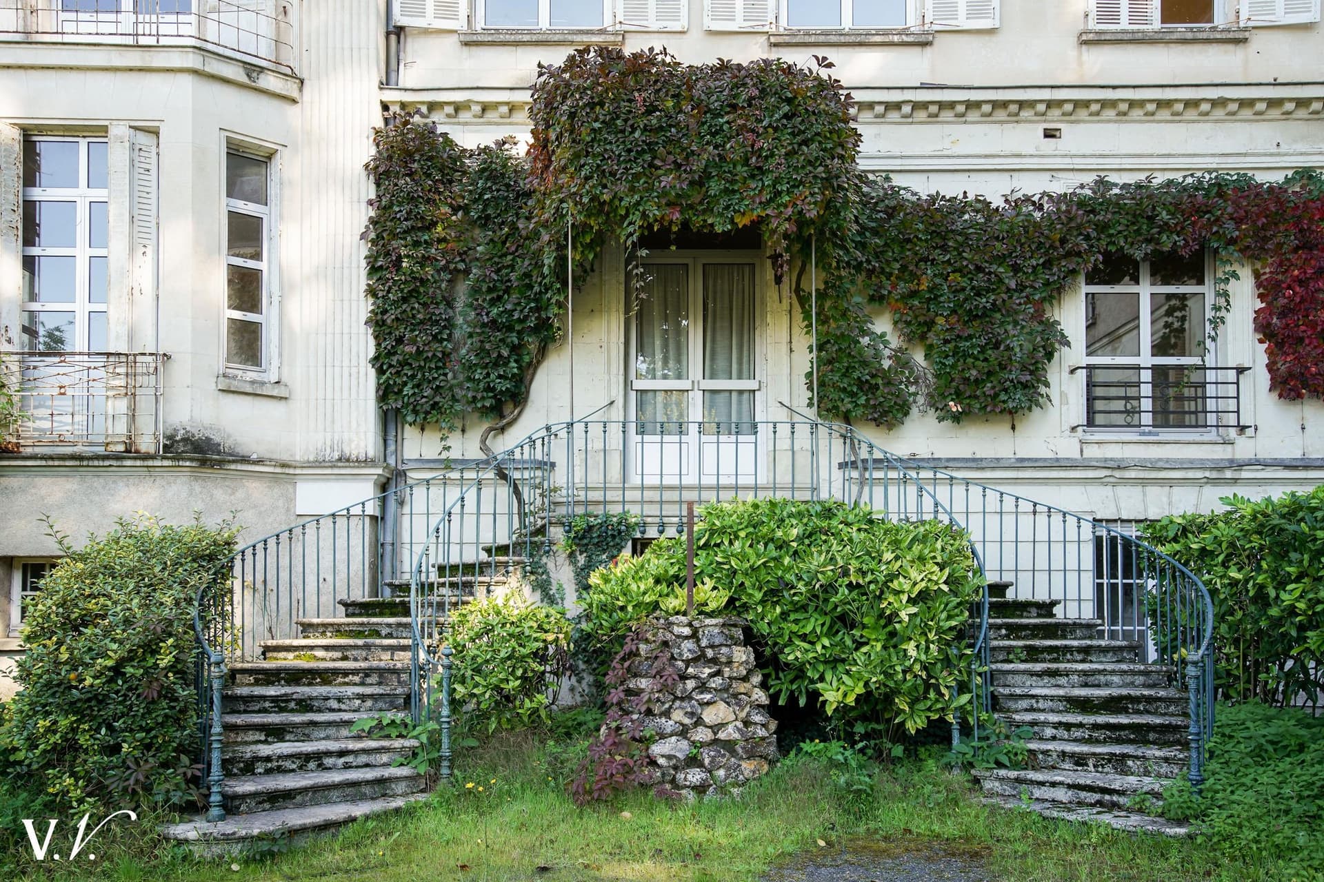 Charming Renovation Opportunity of a Historic Priory Near Tours 2