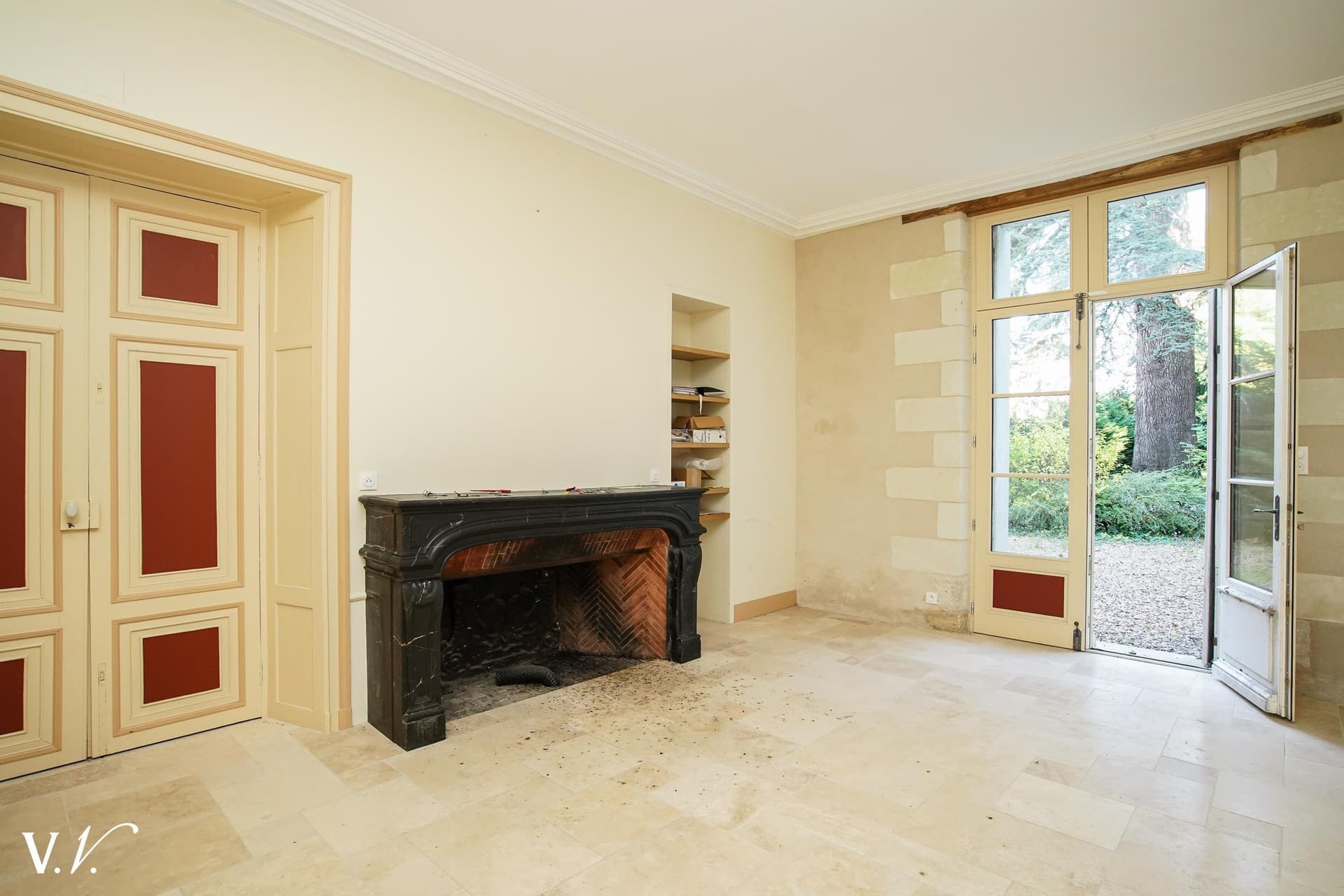 Charming Renovation Opportunity of a Historic Priory Near Tours 4