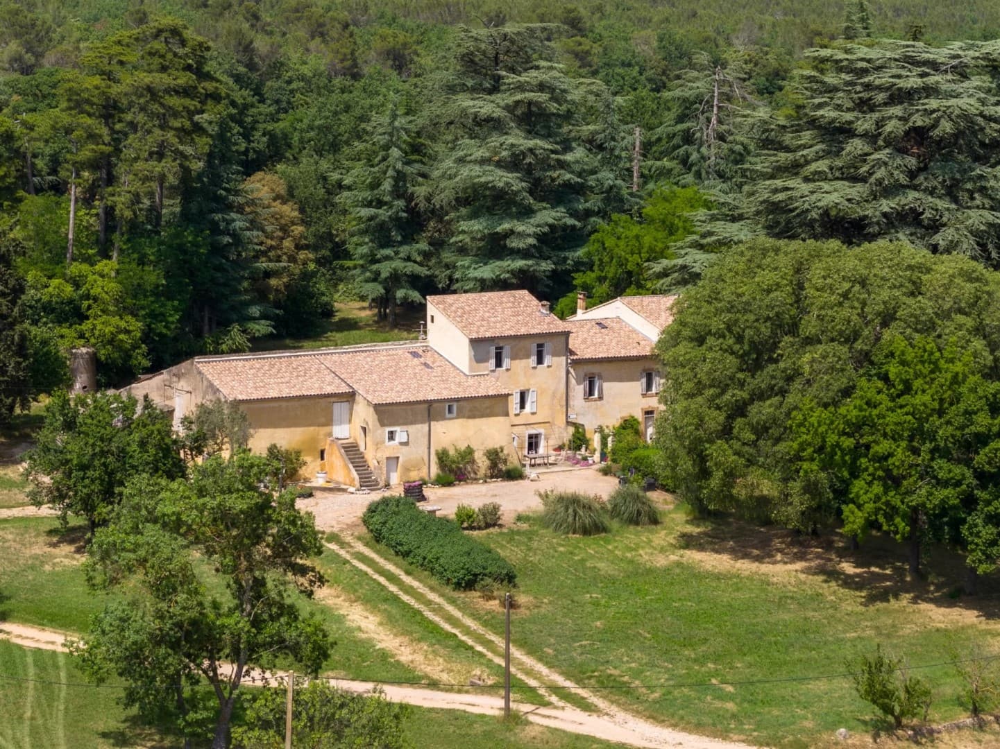 Elegant 19th Century Castle With Swimming Pool And Terrace 3