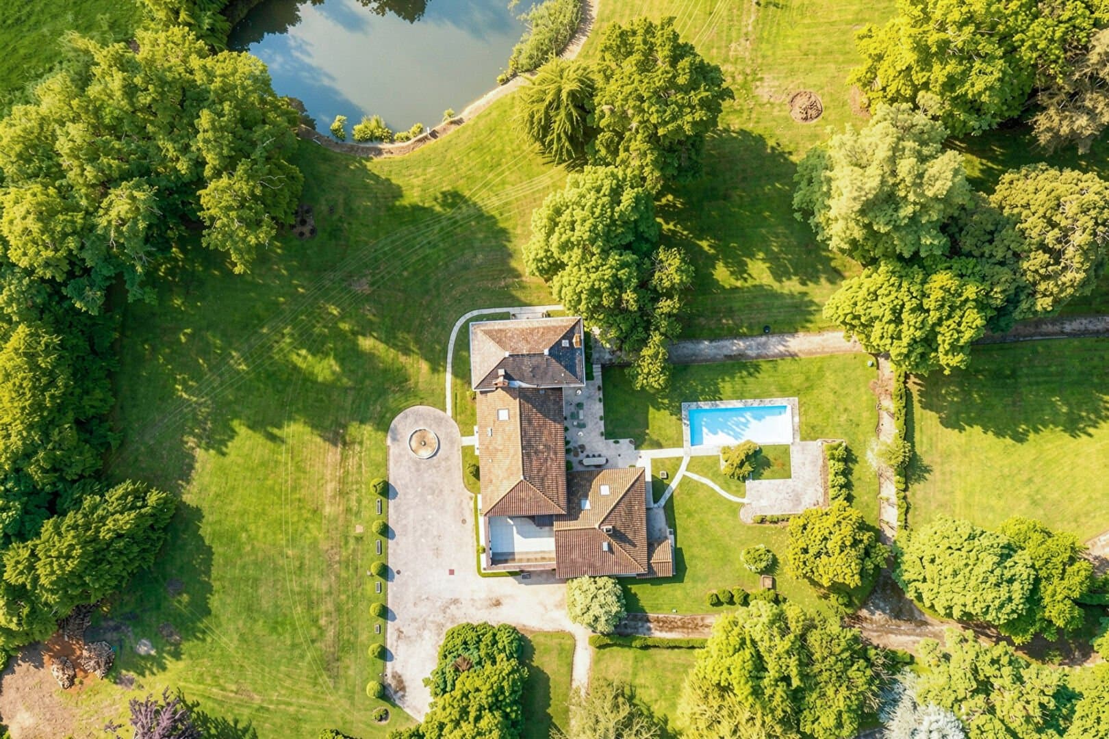 Characterful Castle with 700 Sqm Living Space and Expansive Park 5