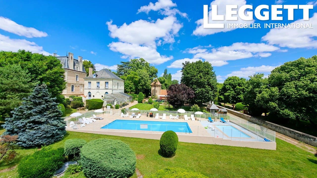 Elegant Château Set Within A 4 Hectare Park 4