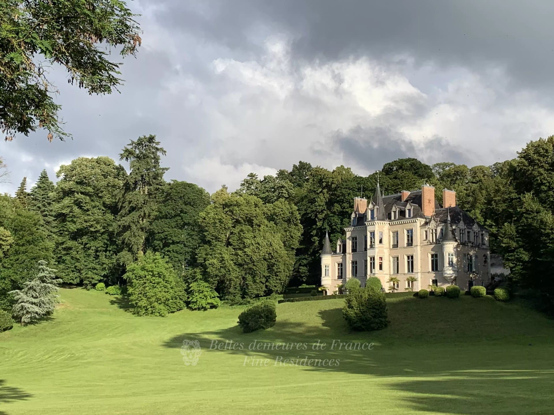 Meticulously Restored 19th Century Château With Pool And Tennis Court 5
