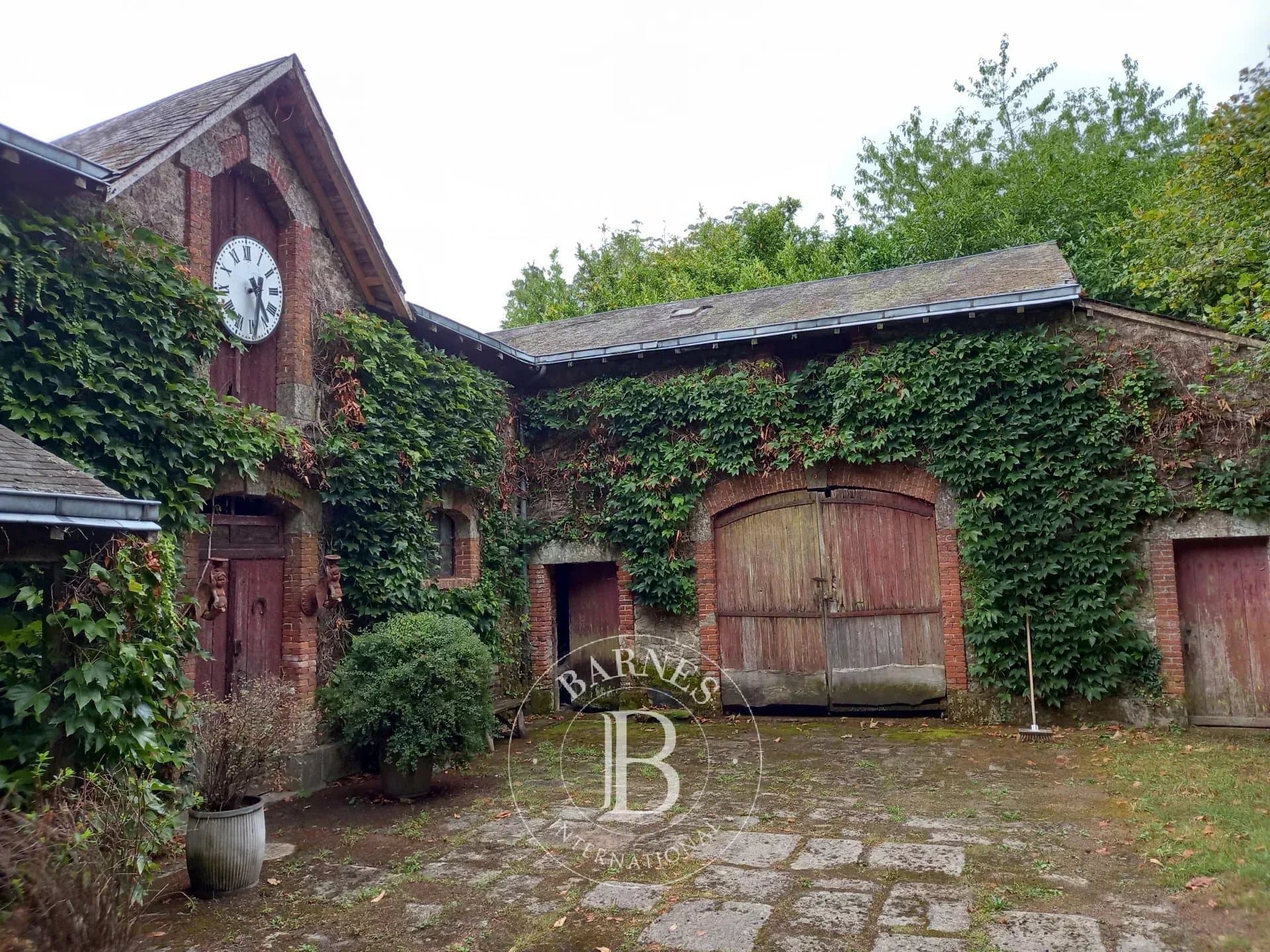 Château with 533 Sqm Living Space and 10 Bedrooms in a 10 Hectare Park 5