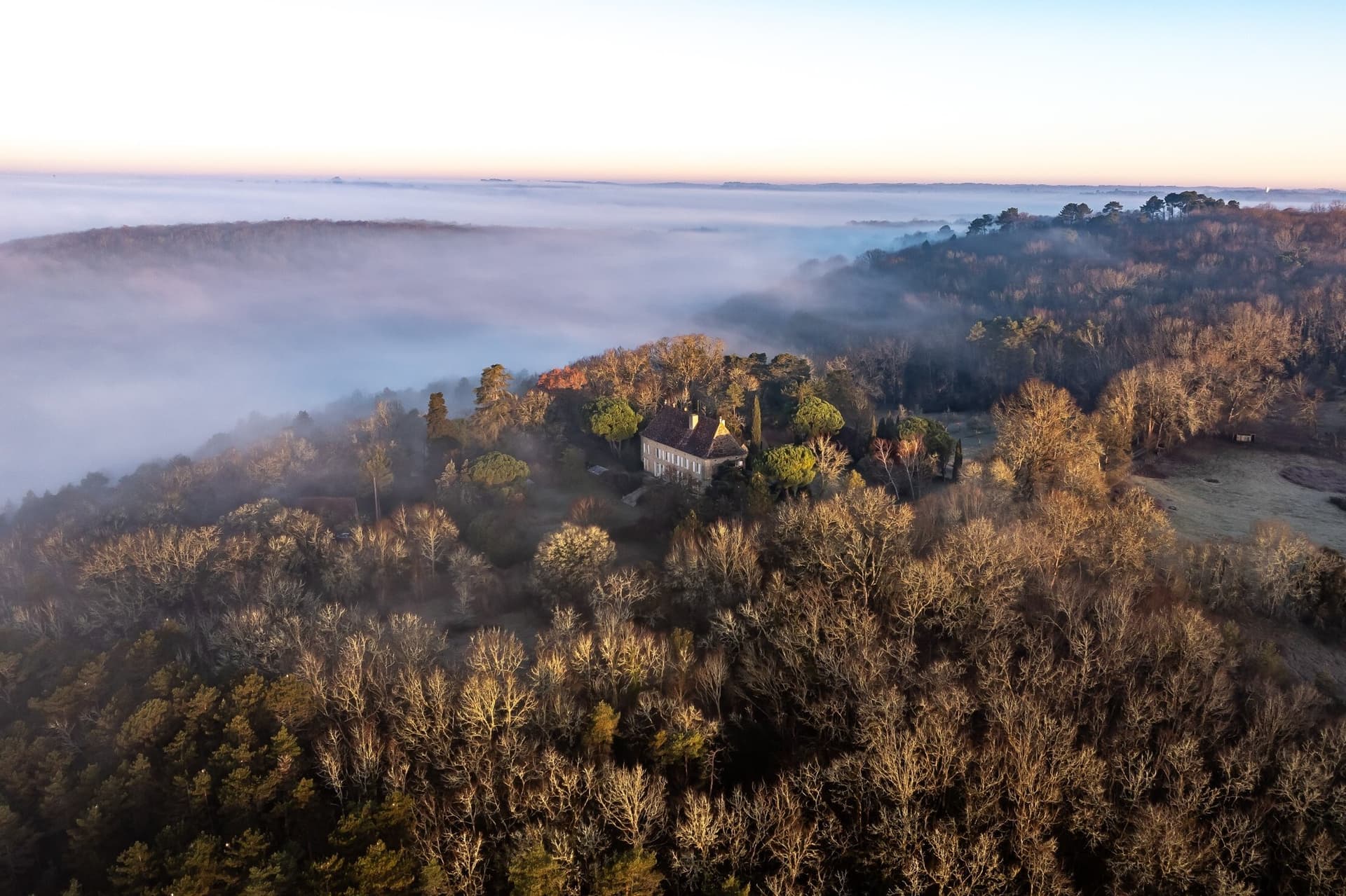 Charming 18th Century Manor Overlooking The Dordogne River 3
