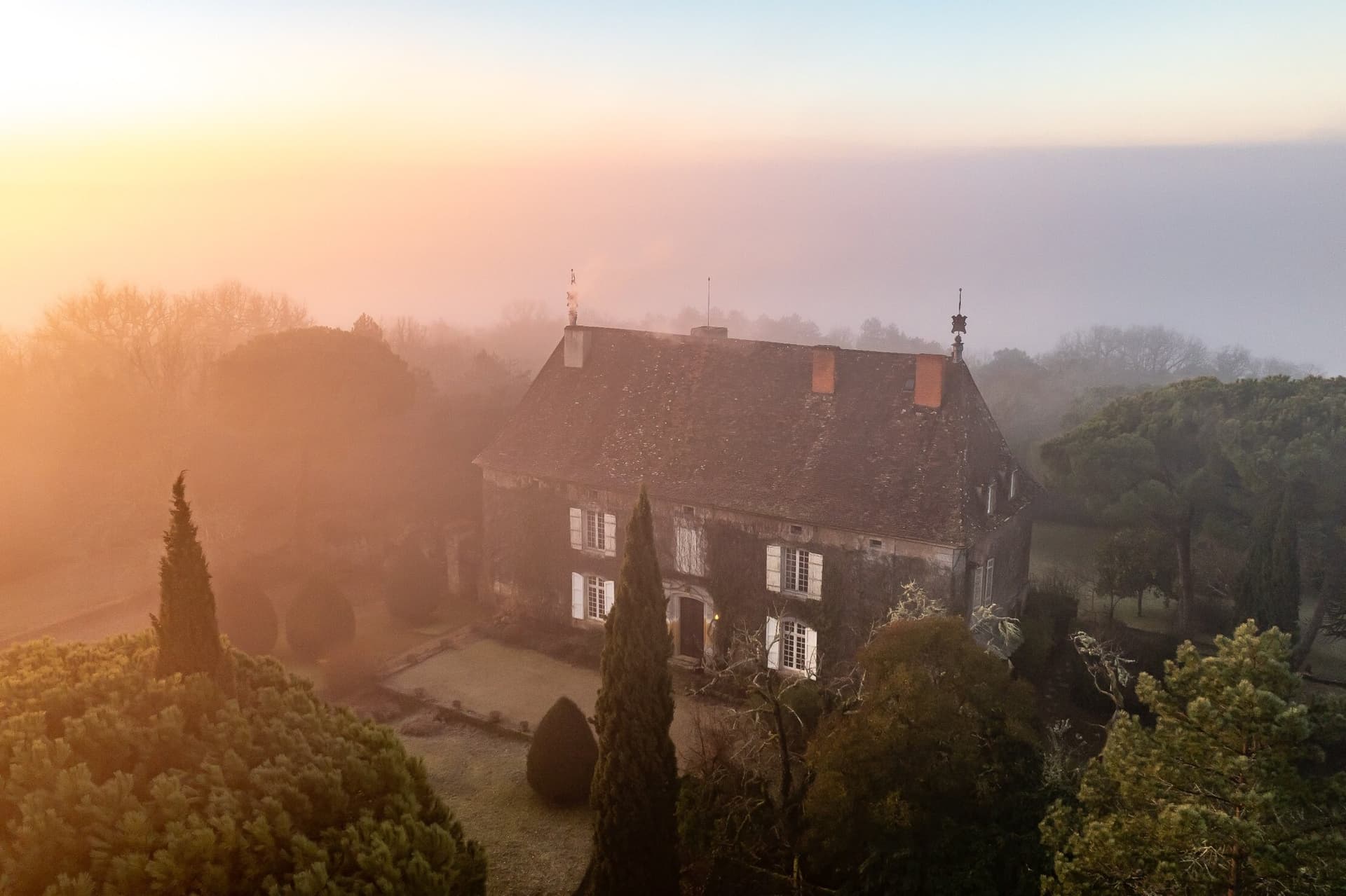 Charming 18th Century Manor Overlooking The Dordogne River 4
