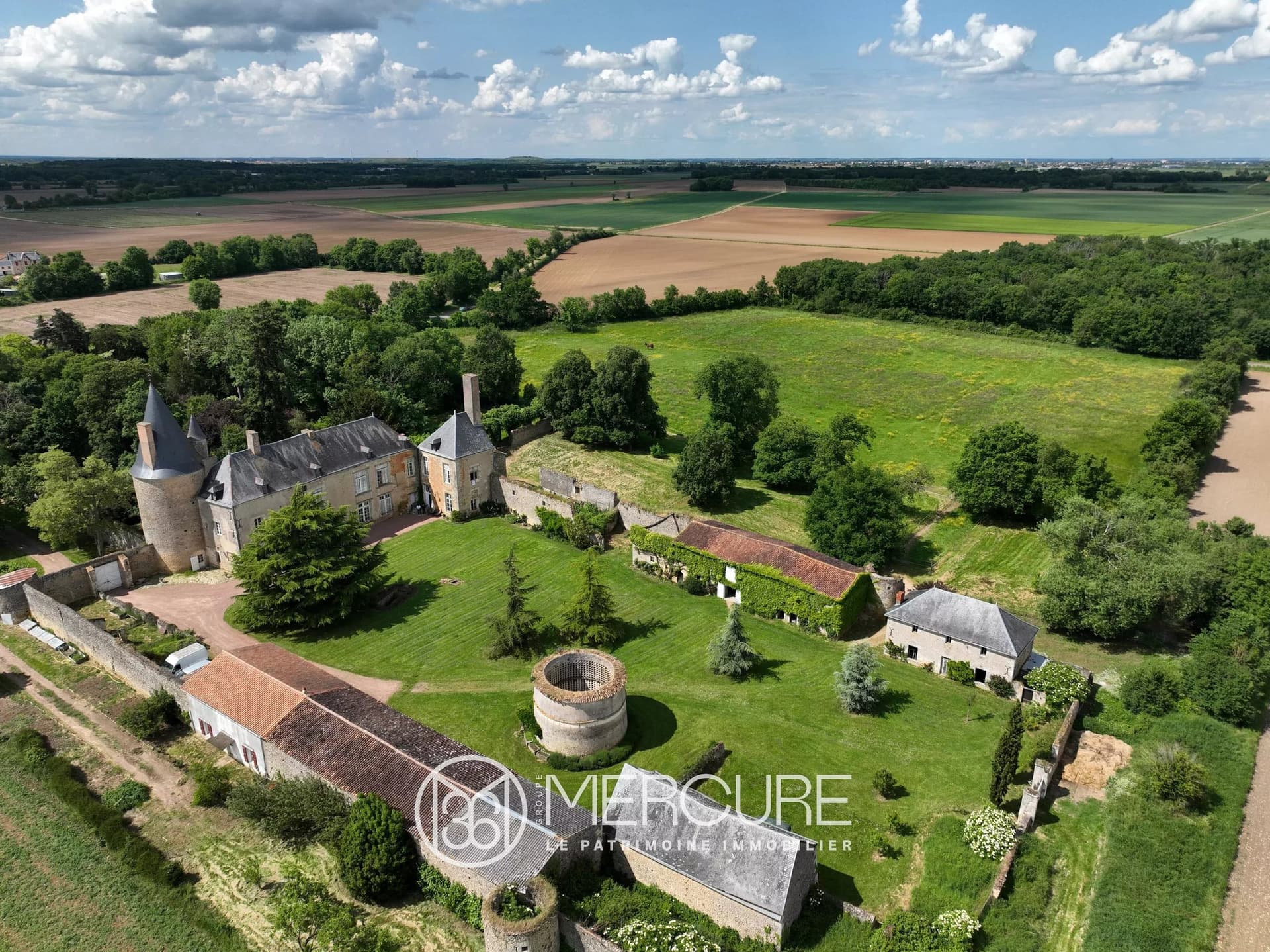 Historic Château With Extensive Grounds And Outbuildings