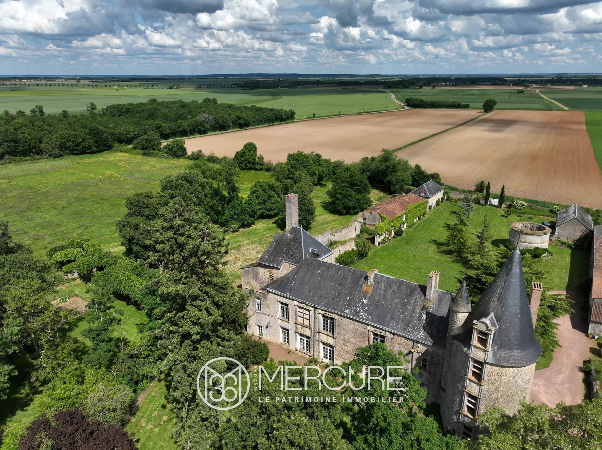 Historic Château With Extensive Grounds And Outbuildings 2