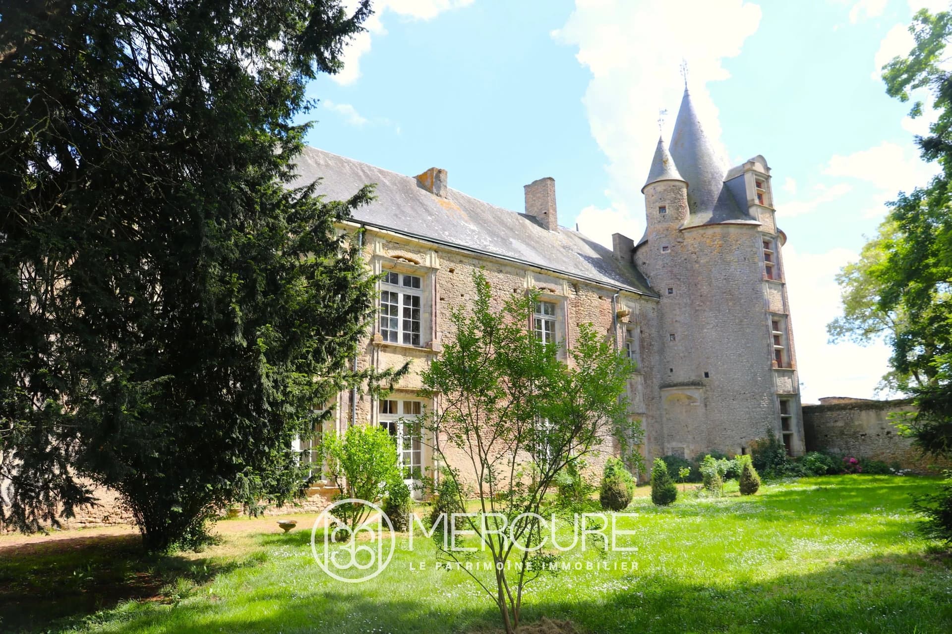 Historic Château With Extensive Grounds And Outbuildings 3