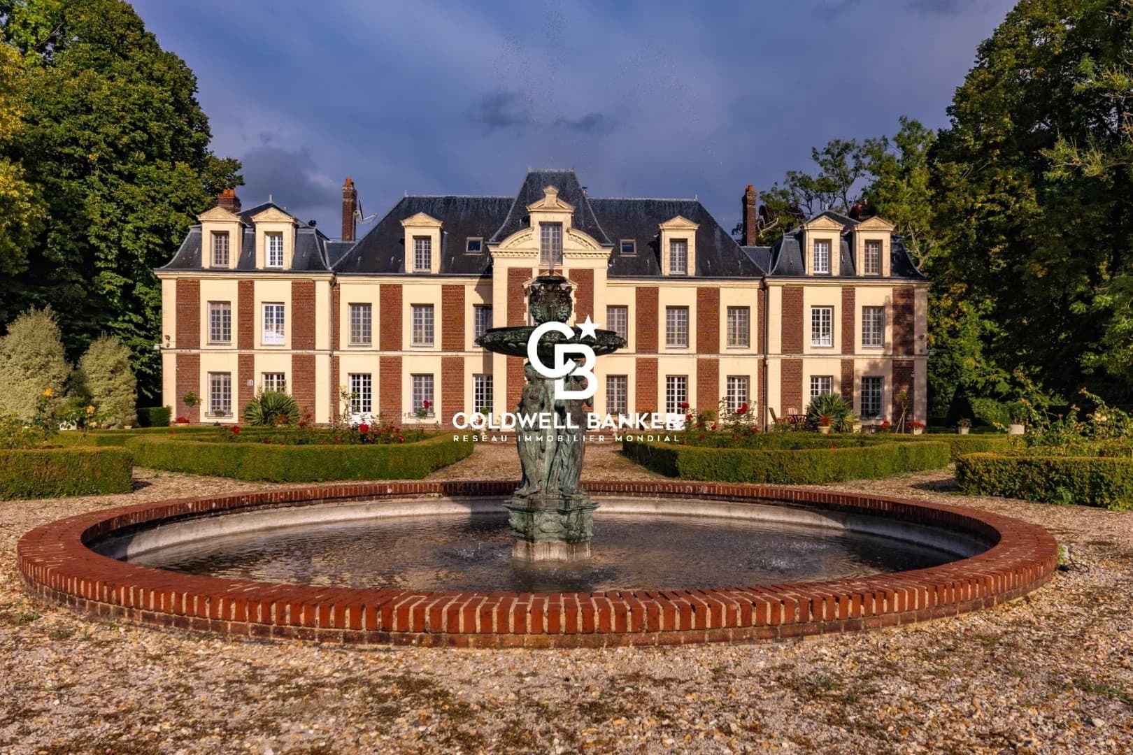 Elegant Château With 7 Bedrooms And Beautiful Gardens 3