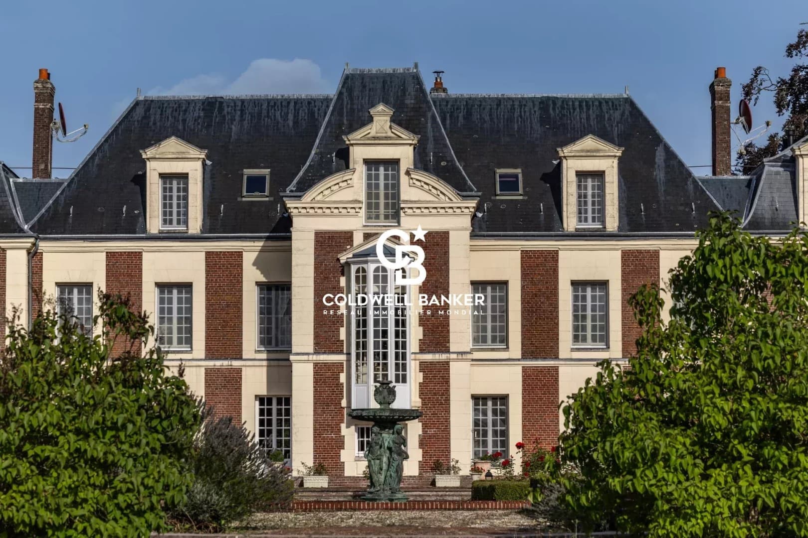 Elegant Château With 7 Bedrooms And Beautiful Gardens 4